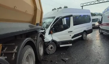 Hatay’da korkunç kaza! İşçi servisi ile kamyon çarpıştı: 9 yaralı