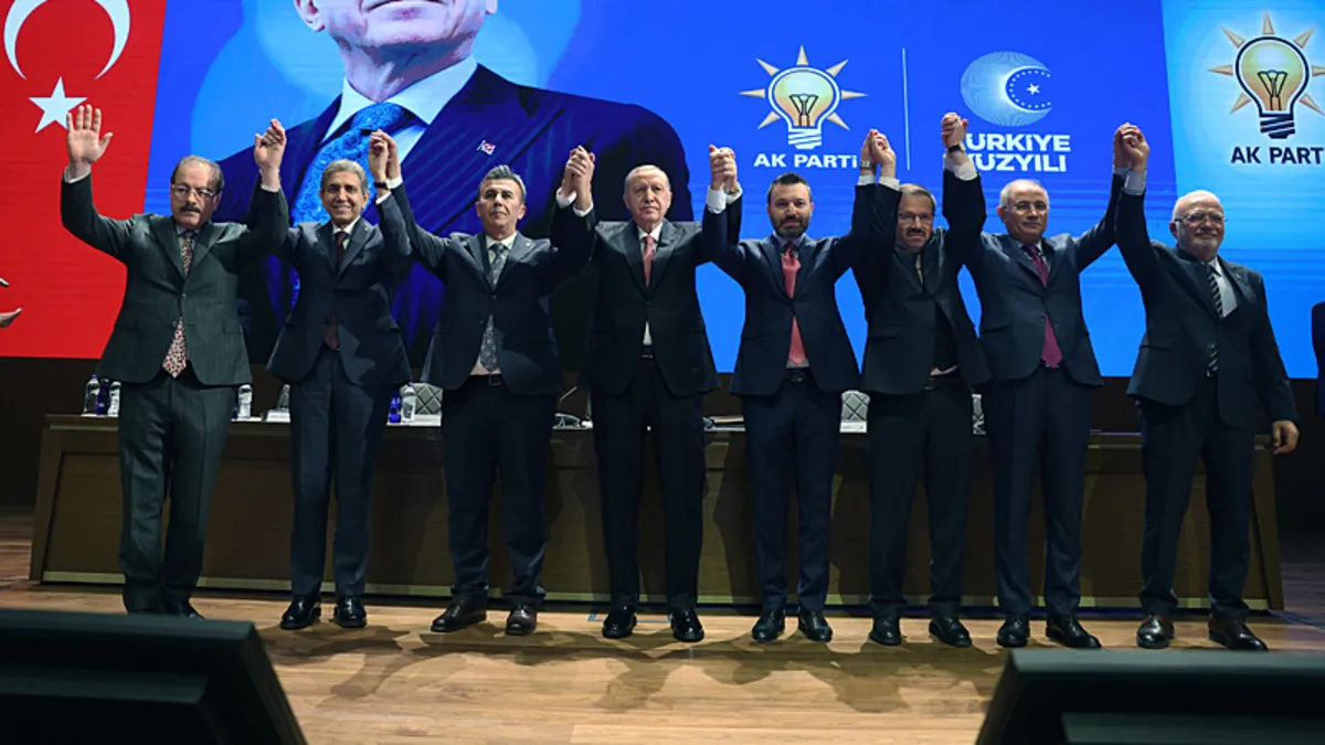 SON DAKİKA: Başkan Erdoğan, AK Parti’ye katılan 4 belediye başkanına rozet taktı SON DAKİKA: Başkan Erdoğan, AK Parti’ye katılan 4 belediye başkanına rozet taktı