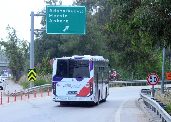 chpli-belediye-3-ayda-otobus-duragini-bitiremedi-baskan-erdoganin-hizmetlerine-chpli-baskandan-engelleme-1695194115473.jpg CHP’li belediye 3 ayda otobüs durağını bitiremedi! Vatandaş isyan etti: Bu beceriksizlik