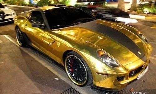 Altın kaplanmış otomobiller