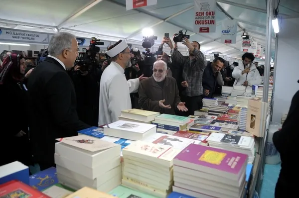 40-kitap-ve-kultur-fuari-fatih-camiinde-acildi-1680182526799.jpg