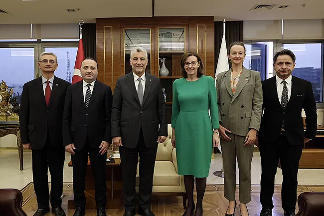 bakan-bolat-ingilterenin-ankara-buyukelcisi-anderson-ile-gorustu-1793115998381.jpg