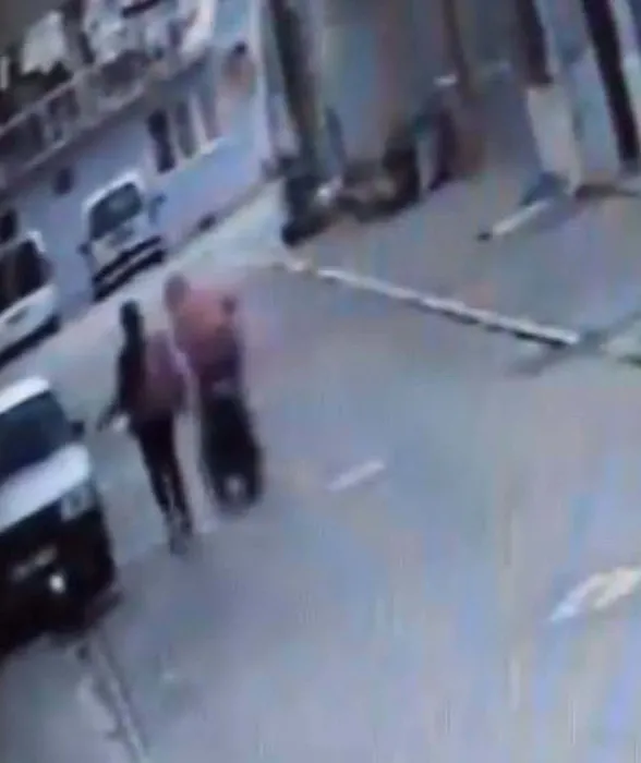 Yolda yürüyen kadın neye uğradığını şaşırmıştı: Bisikletli tacizci hakkında karar verildi!