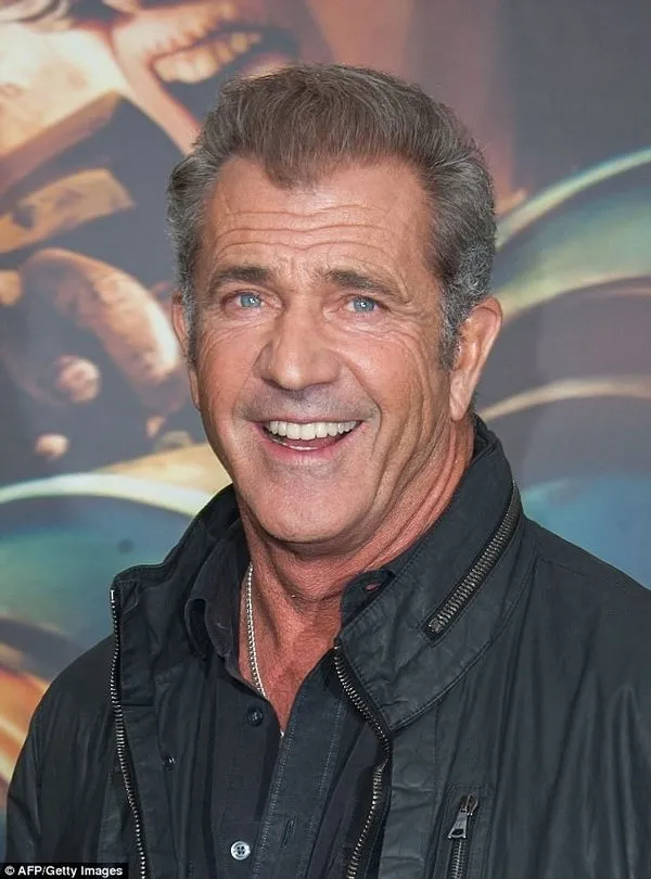 Mel Gibson genç sevgilisiyle!