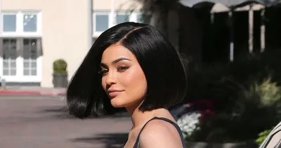 Kısa saçın ünlü hali