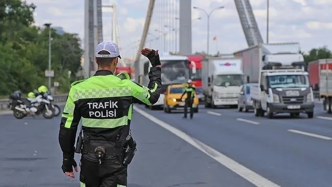 istanbul-valili-duyurdu-bu-yollar-trafige-kapanacak-iste-suruculer-icin-alternatif-guzergahlar-1767108629992.jpg
