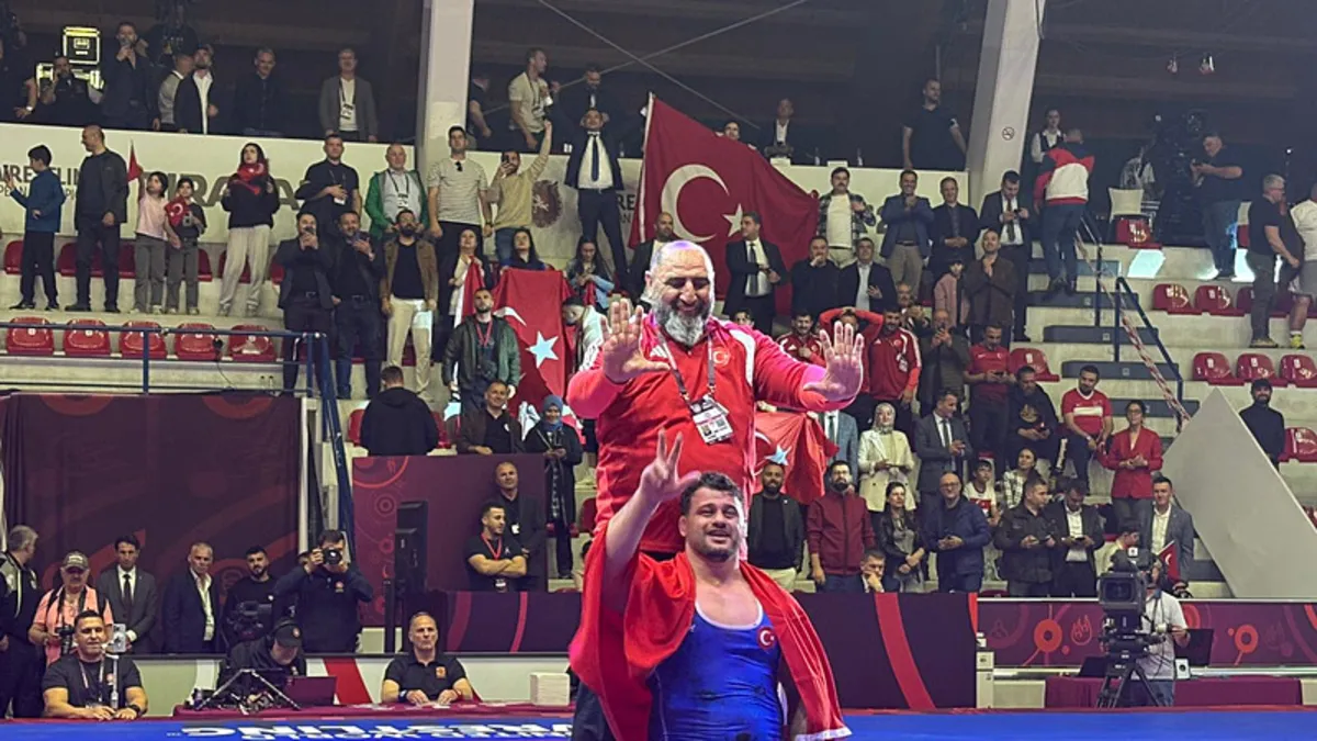 Gençlik ve Spor Bakanı Osman Aşkın Bak, Rıza Kayaalp’i kutladı! Gençlik ve Spor Bakanı Osman Aşkın Bak, Rıza Kayaalp’i kutladı!