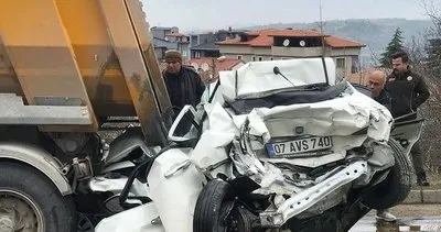 2 TIR arasında sıkışan otomobildeki çift ağır yaralandı #denizli 2 TIR arasında sıkışan otomobildeki çift ağır yaralandı #denizli