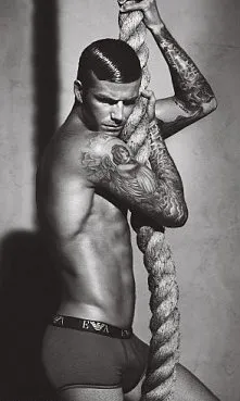 Beckham çifti Armani için kamera karşısında