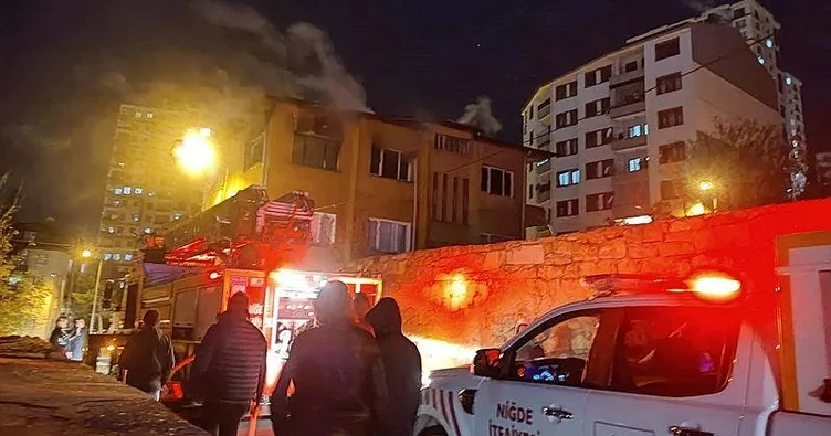 Niğde’de 3 katlı binada yangın paniği