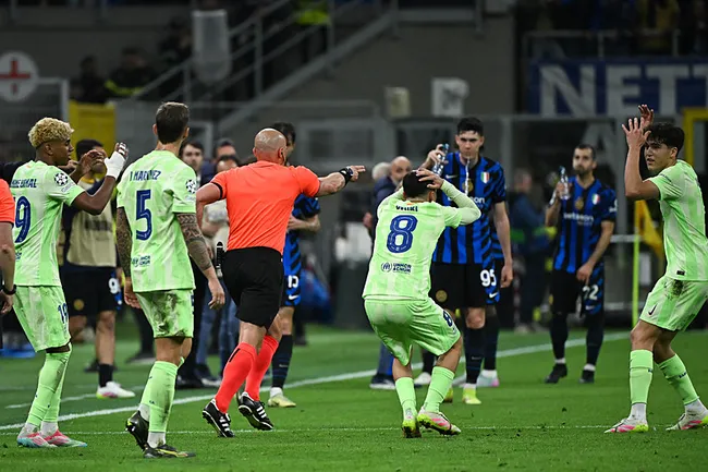inter-barcelona-macinin-hakemi-marciniaka-olay-sozler-1746602940898.jpg