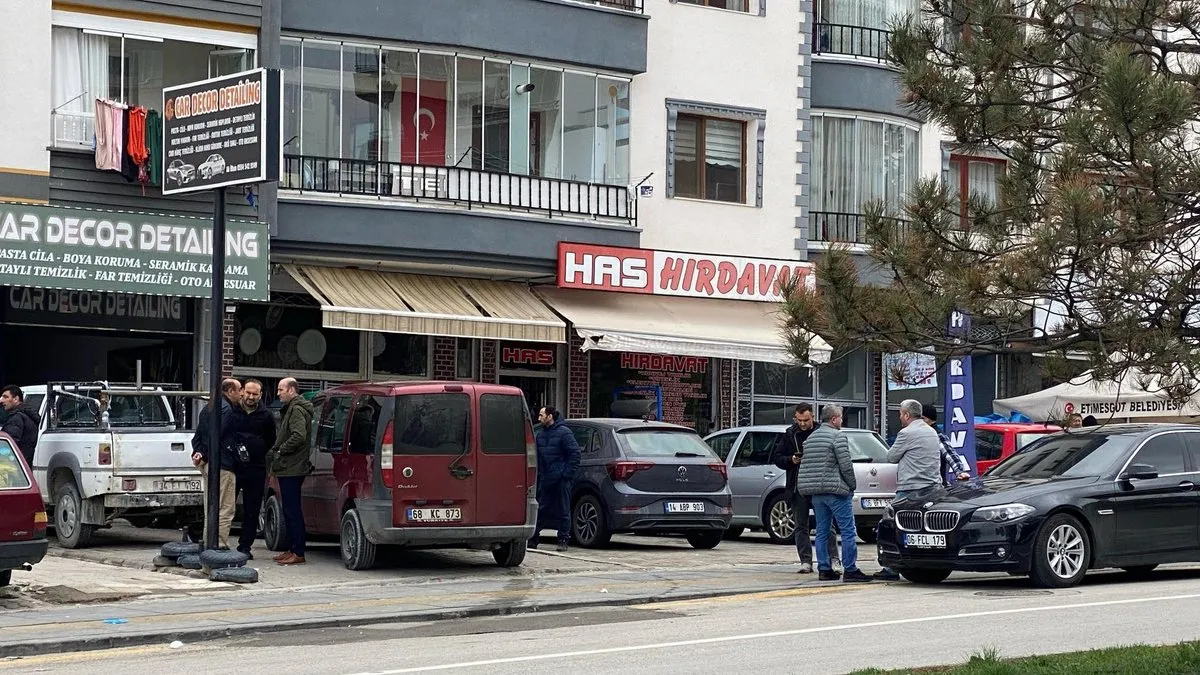 14 yaşındaki kızın gizemli ölümü: Apartman boşluğuna düşerek can verdi! 14 yaşındaki kızın gizemli ölümü: Apartman boşluğuna düşerek can verdi!