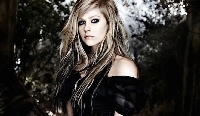 Avril Lavigne hastalığını anlatırken gözyaşlarını tutamadı