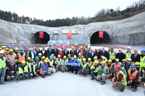 bakan-uraloglu-kilyos-tunelinde-incelemede-bulundu-1711640188444.jpg