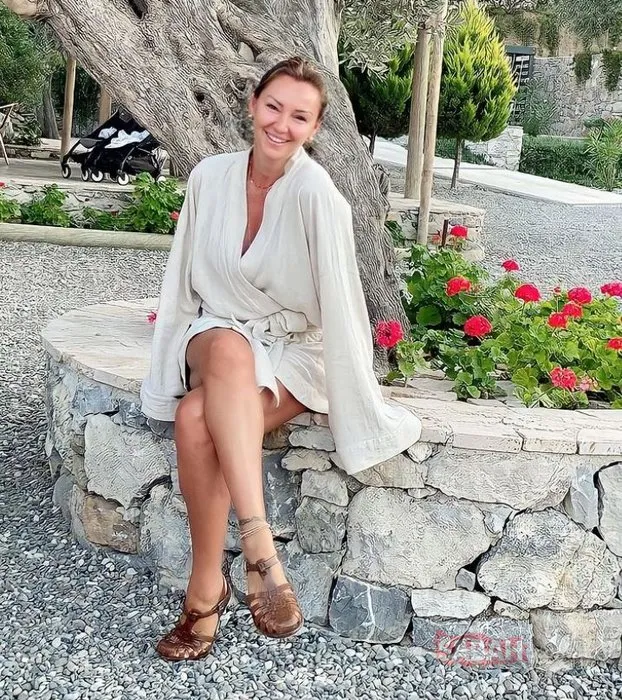 Pınar Altuğ �Mini�si ile yüzdü! İlgilerin odağında olan Pınar Altuğ�un