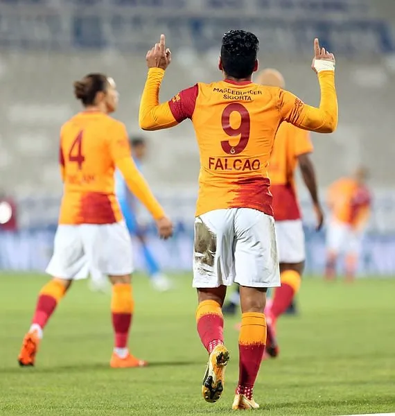 Galatasaray Teknik Direktörü Fatih Terim’den kesik! Kulübeye dönüyor