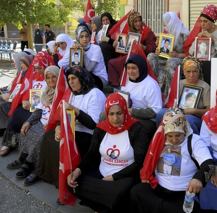 diyarbakir-anneleri-ankarada-toplaniyor-yuregi-evlat-acisiyla-yanan-tum-aileleri-bekliyoruz-1725260704380.jpg