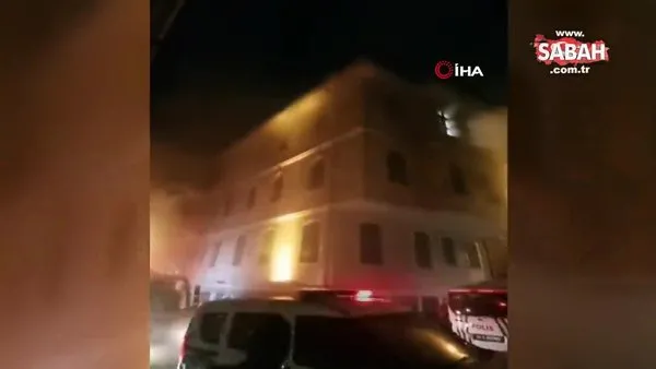 Fatih'te 4 katlı binada çıkan yangında 2 kişi dumandan etkilendi | Video