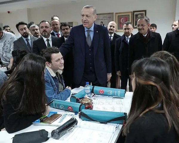 Başkan Erdoğan millet kıraathanesinde gençlerle bir araya geldi