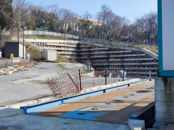 istanbul-trafigini-rahatlatacak-proje-kaderine-terk-edildi-atil-birakilan-levazim-tuneli-curumeye-basladi-1644927256946.jpg Ekrem İmamoğlu'nun kararıyla kaderine terk edilmişti... Levazım Tüneli çürümeye başladı