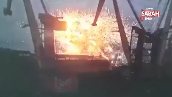 Rusya, Odessa'da ticari gemiyi vurdu: 1 ölü | Video