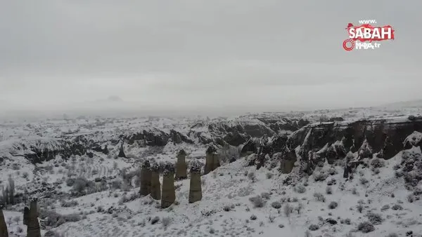 Karlar altındaki peribacaları görüntüsüyle mest etti | Video