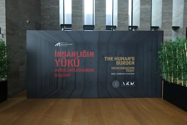world-decolonization-forum-insanligin-yuku-dekolonizasyonun-bugunu-sergisi-ile-basladi-1778486006945.jpg
