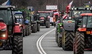 İngiltere’de çiftçiler traktörleriyle tarım politikalarını protesto etti