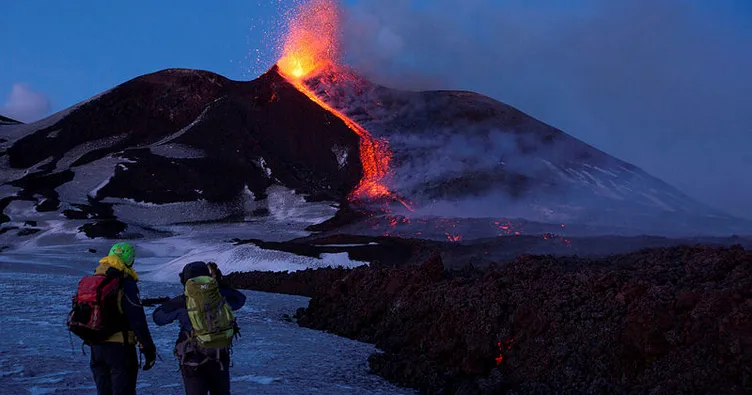 Etna Yanardağı yeniden faaliyete geçti