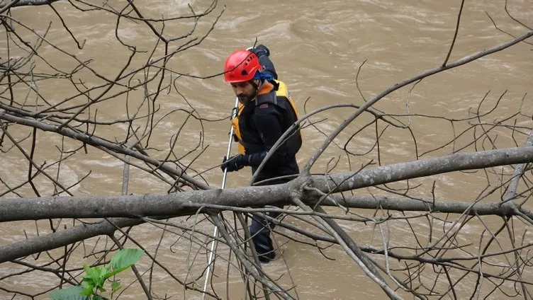 Sel felaketinde kayıp 3 kişi aranıyor