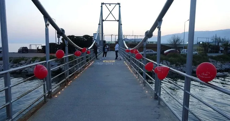 Balıkesir’de tanıştıkları köprüde evlenme teklif etti