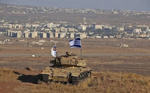 israil-ordusu-alarmda-suriye-sinirina-yakin-konuslandilar-1733658203064.jpg