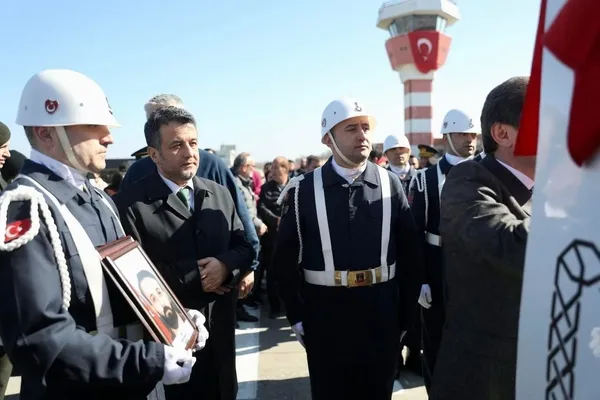 sehit-doktor-koray-arslanin-cenazesi-samsuna-getirildi-1741188677963.jpg