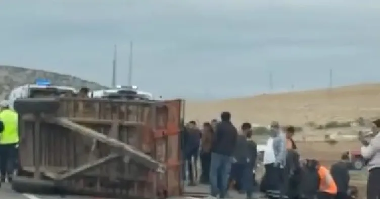 TIR traktöre çarptı: 1 ölü 1 yaralı!