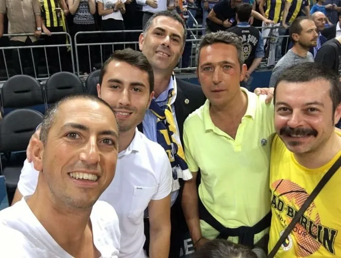 son-dakika-fenerbahce-haberleri-ali-kocu-elestirdi-ustu-cizildi-fenerbahceli-yonetmen-murat-sekere-buyuk-sok-1682841484535.jpg