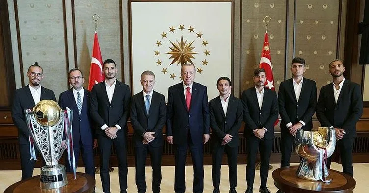 Son dakika Trabzonspor haberleri: Şampiyonlar Külliye’de! Başkan Recep Tayyip Erdoğan’dan Devler Ligi sözleri