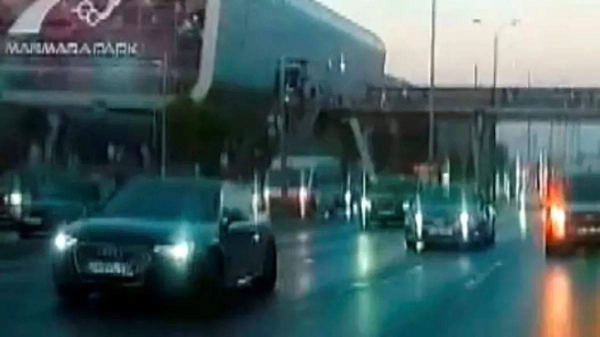 Makas atarak trafiği tehlikeye düşürmüştü: 96 bin TL ceza kesildi! Makas atarak trafiği tehlikeye düşürmüştü: 96 bin TL ceza kesildi!