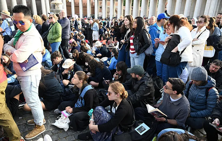 Vatikan Papa Franciscus'u uğurluyor! Yüz binler akın etti: Dünya liderleri Roma’da