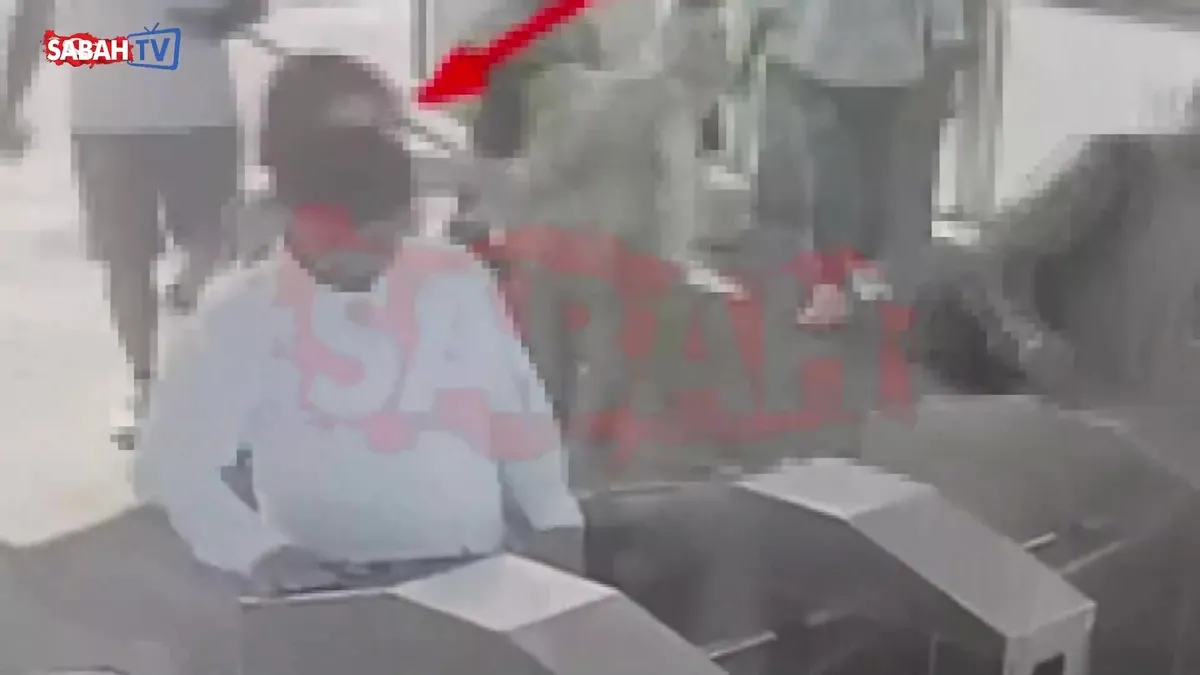 Metrobüste yan bakma kavgası cinayetle bitmişti! O görüntüler ortaya çıktı! videosunu izle Metrobüste yan bakma kavgası cinayetle bitmişti! O görüntüler ortaya çıktı! videosunu izle