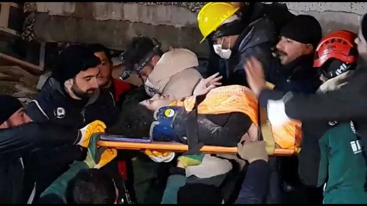 SON DAKİKA: Deprem sonrası mucize kurtuluşlar! Gözyaşları sel olup aktı!