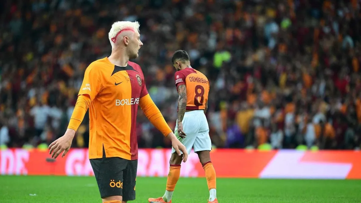 Galatasaray’da ayrılık rüzgarı: İki futbolcu yol ayrımında!