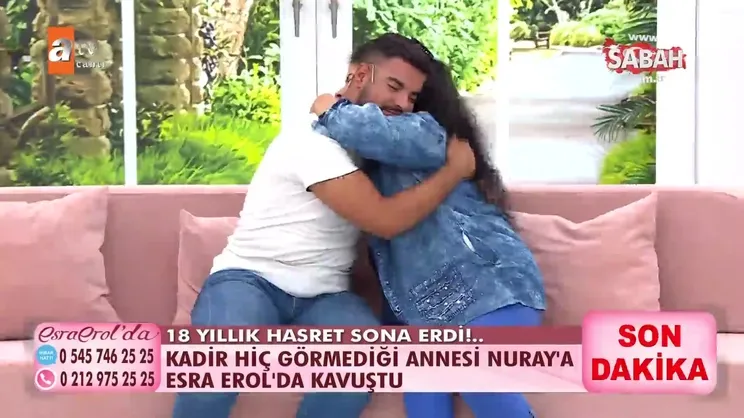 Esra Erol 18 yıl sonra hasreti sona erdirdi! Kavuşma sonrası herkes stüdyoda gözyaşlarına boğuldu! | Video