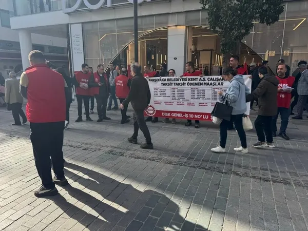 chpli-karsiyaka-belediyesi-iscilerinden-5-yildir-tam-maas-alamiyoruz-eylemi-1771234944295.jpg