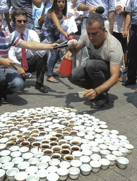 Srebrenitsa kurbanları kahve fincanlarıyla anıldı