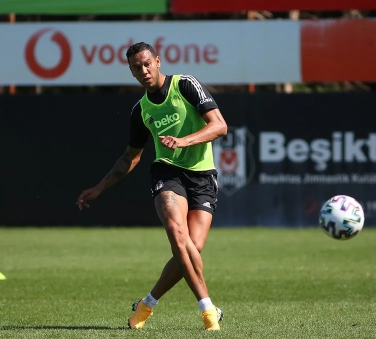Beşiktaş Teknik Direktörü Sergen Yalçın’dan sürpriz! Kramponlarını giydi sahaya çıktı