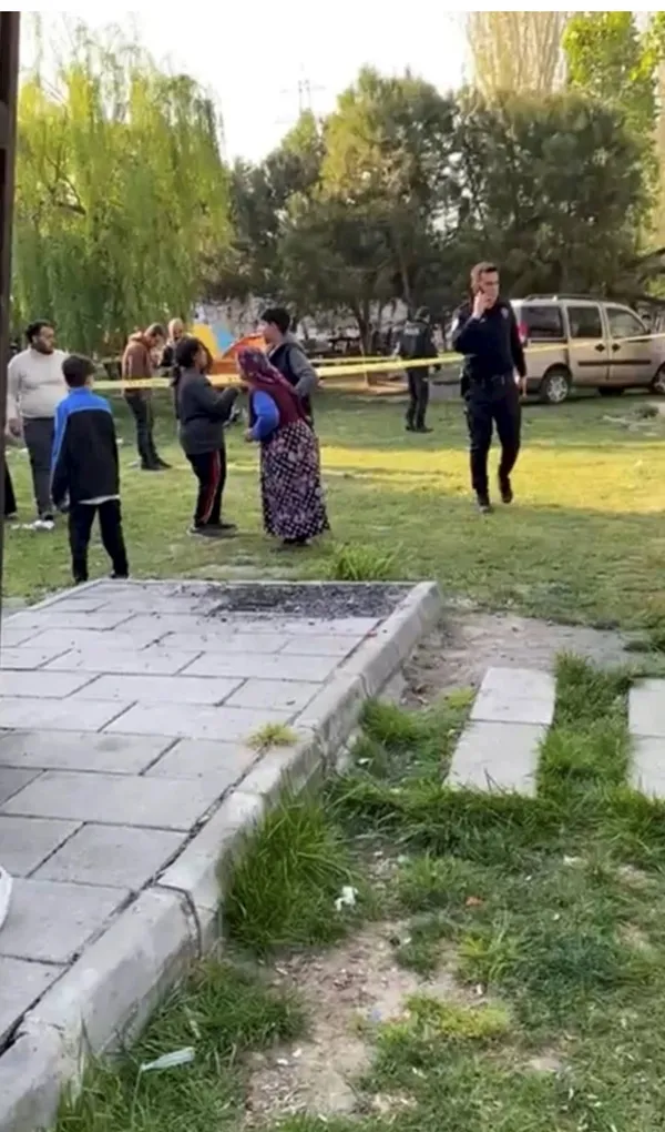 deprem-nedeniyle-parkta-kalan-ayri-yasadigi-esini-ve-baldizini-silahla-vurdu-1745674414055.jpg
