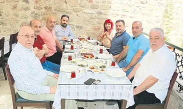 Cemiyet üyeleri aynı sofrada buluştu