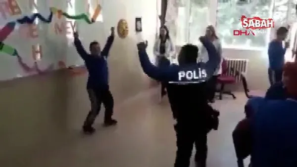 Samsun'da down sendromlu öğrenciyle zeybek oynayan polisin görüntüleri sosyal medyada ilgi odağı oldu