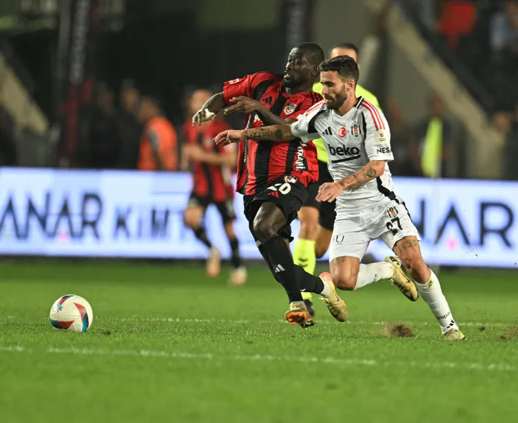 SON DAKİKA TRANSFER HABERLERİ: Süper Lig’de yılın transfer çalımını Beşiktaş yapıyor! Galatasaraylılar bunu unutamayacak…