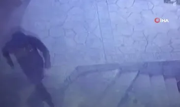 Beyoğlu’nda Amerikalı kadının çantasını çalan kapkaççı kamerada